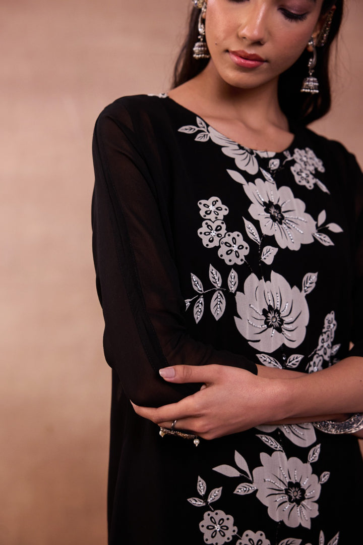 Tahraa Black & White Georgette 